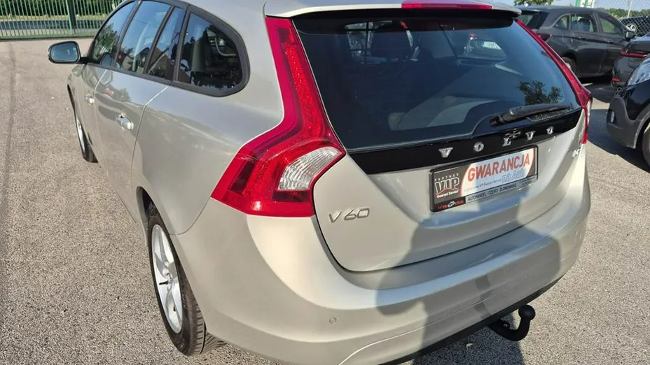VOLVO V60 -