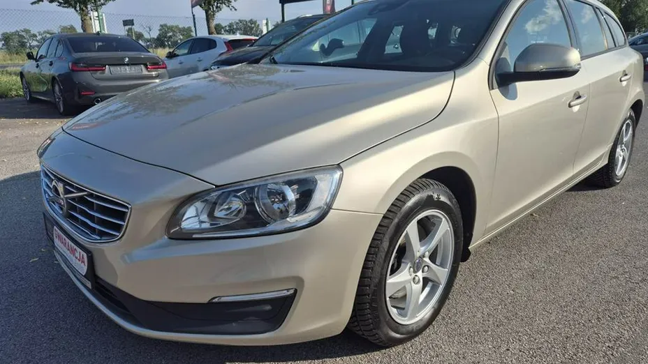 VOLVO V60 -
