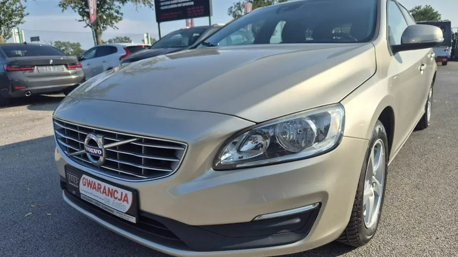 VOLVO V60 -