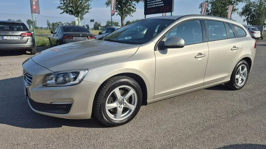 VOLVO V60 -