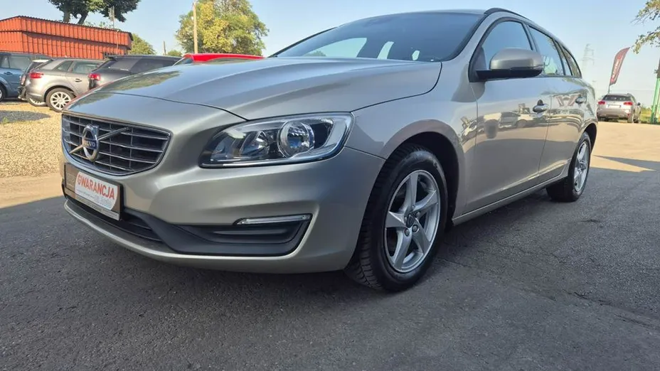 VOLVO V60 -