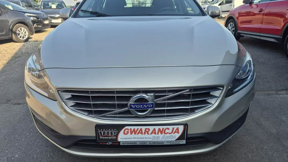 VOLVO V60 -