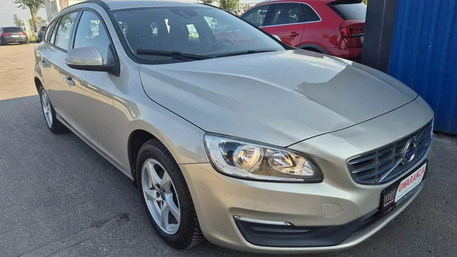 VOLVO V60 -