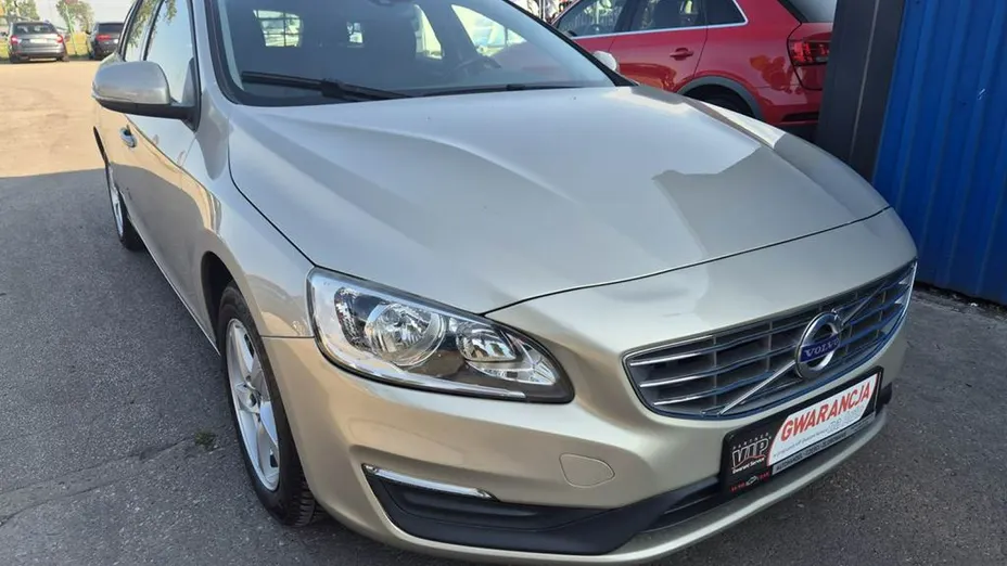 VOLVO V60 -