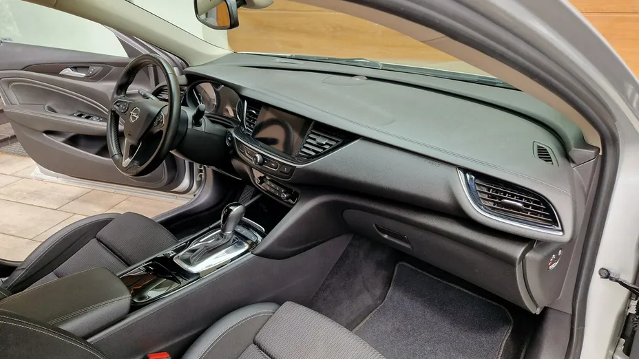 OPEL Insignia -