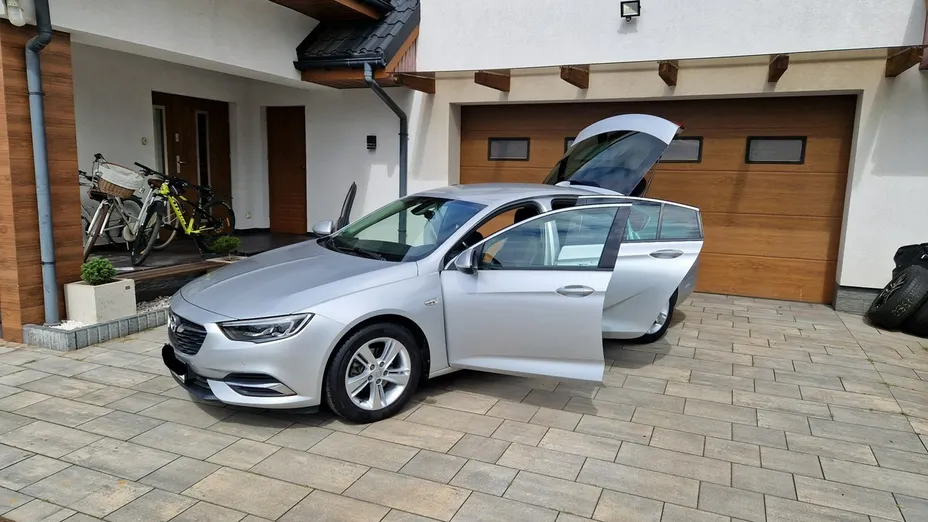 OPEL Insignia -