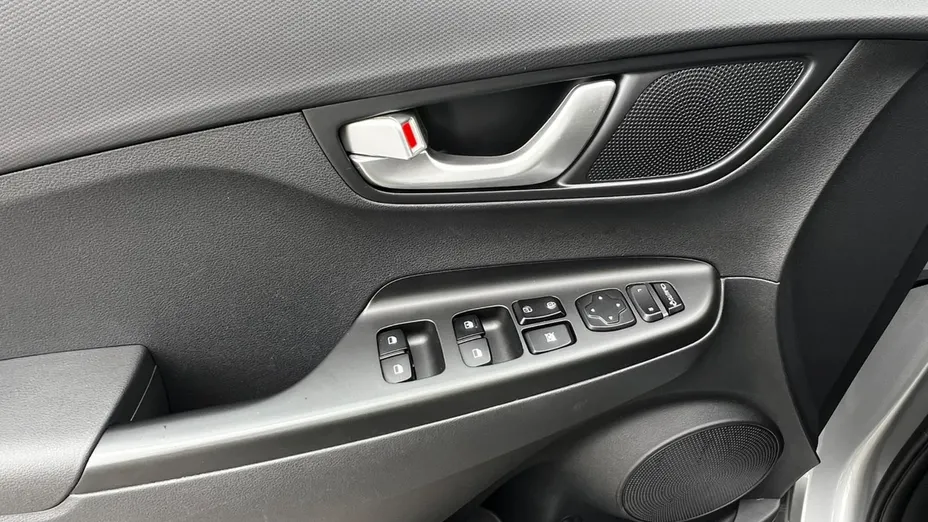 HYUNDAI Kona -