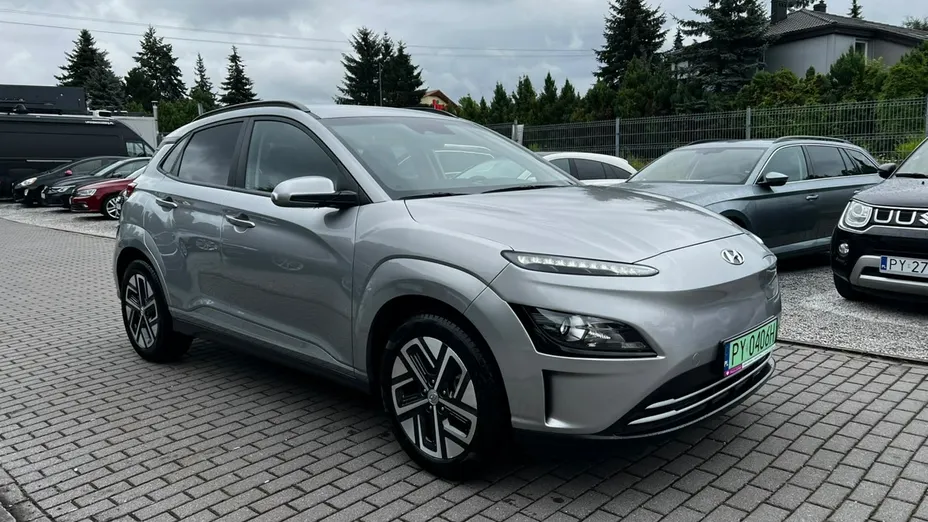 HYUNDAI Kona -