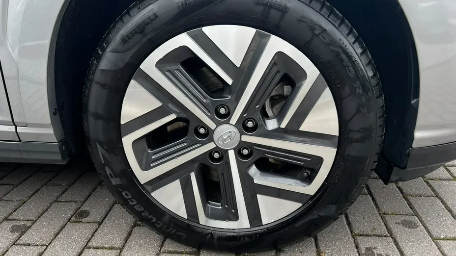 HYUNDAI Kona -