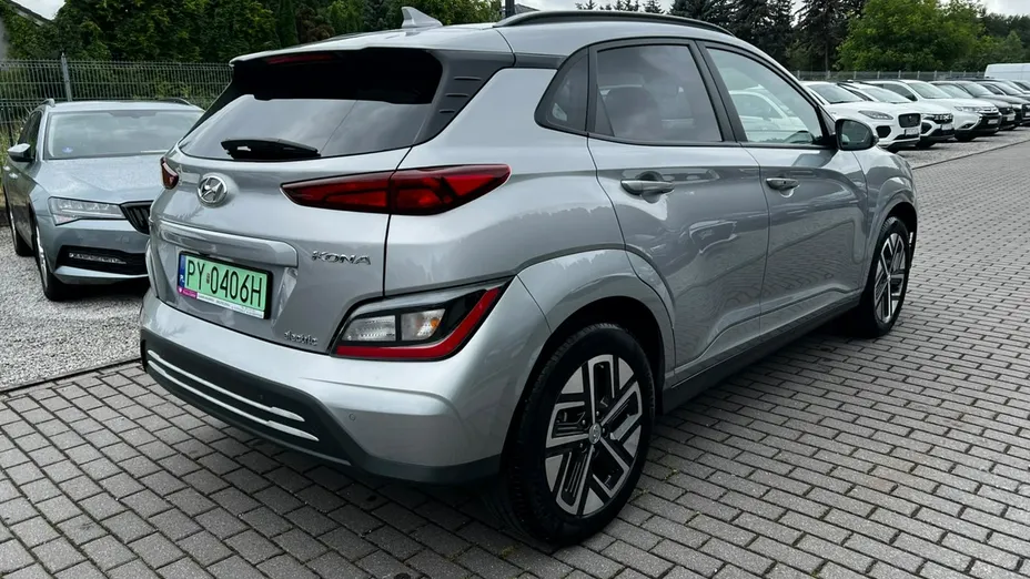 HYUNDAI Kona -