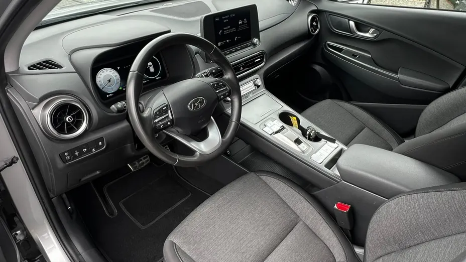 HYUNDAI Kona -