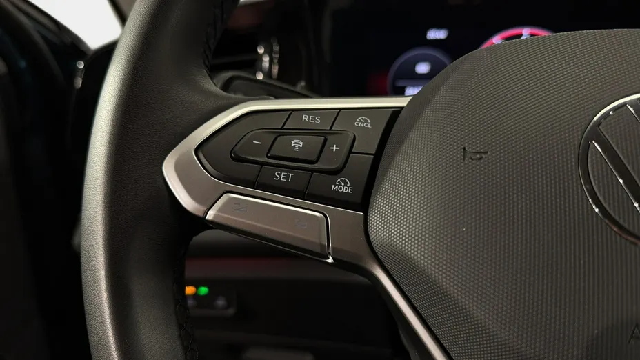 VOLKSWAGEN Tiguan -