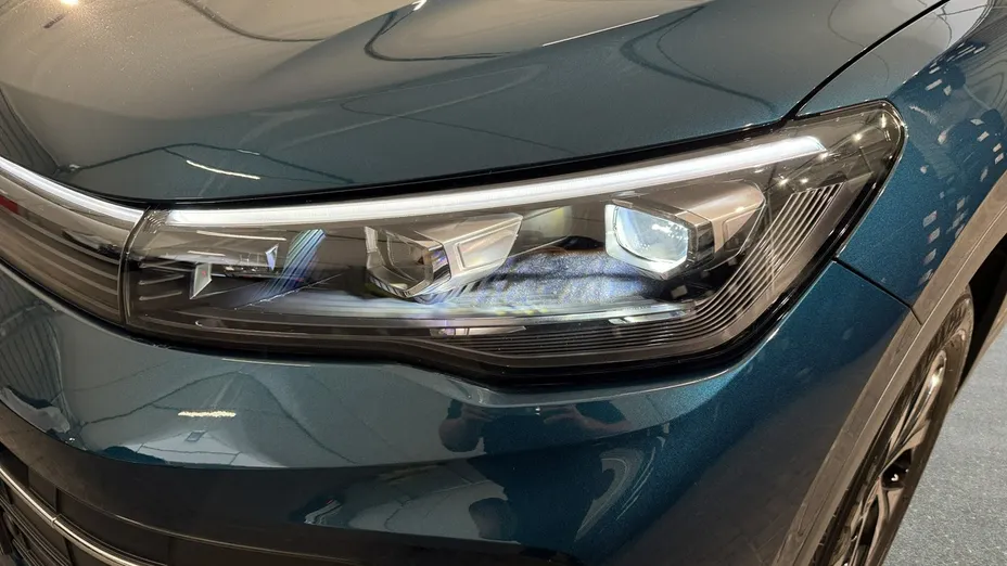 VOLKSWAGEN Tiguan -