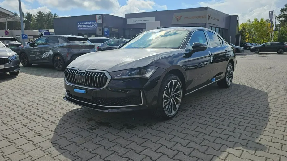 SKODA Superb -