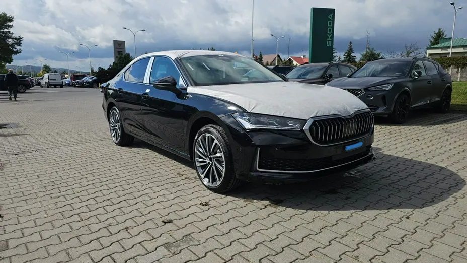 SKODA Superb -
