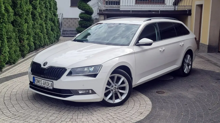 SKODA Superb -