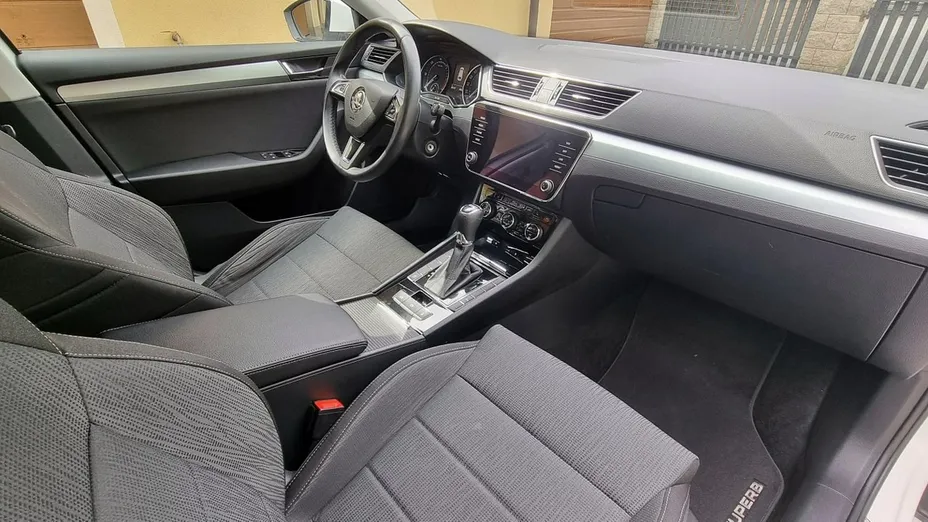 SKODA Superb -