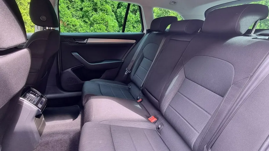 SKODA Superb -