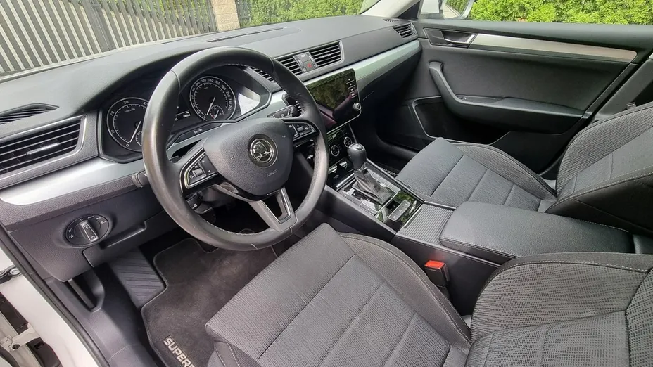 SKODA Superb -