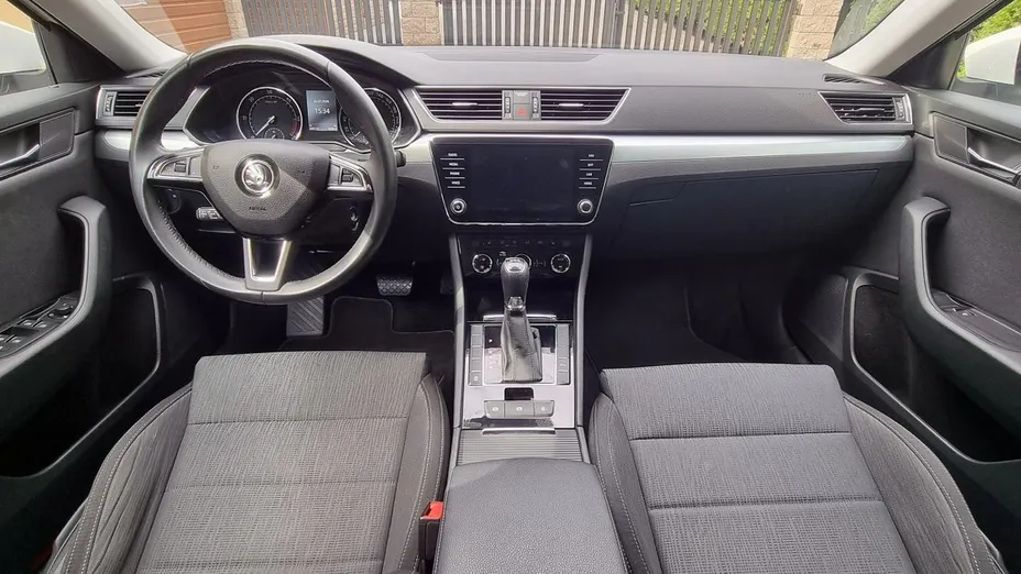 SKODA Superb -