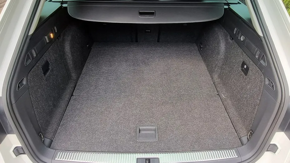 SKODA Superb -