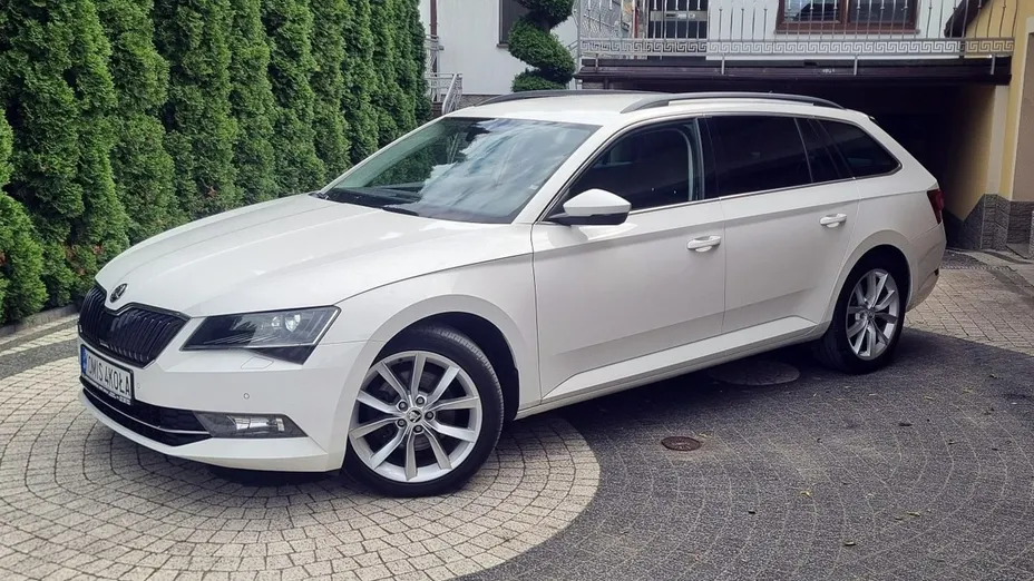 SKODA Superb -