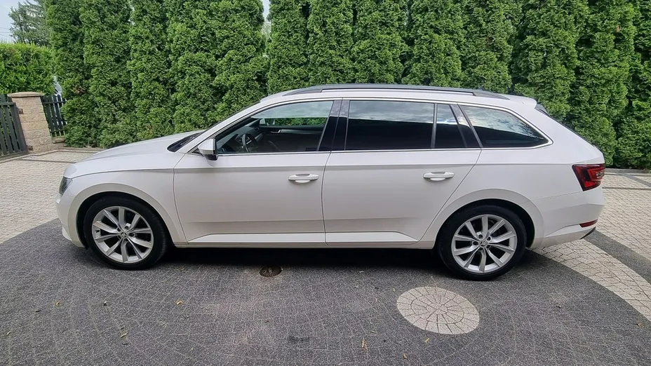 SKODA Superb -