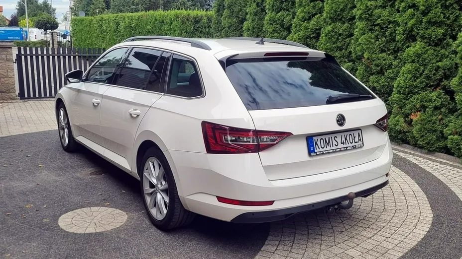SKODA Superb -