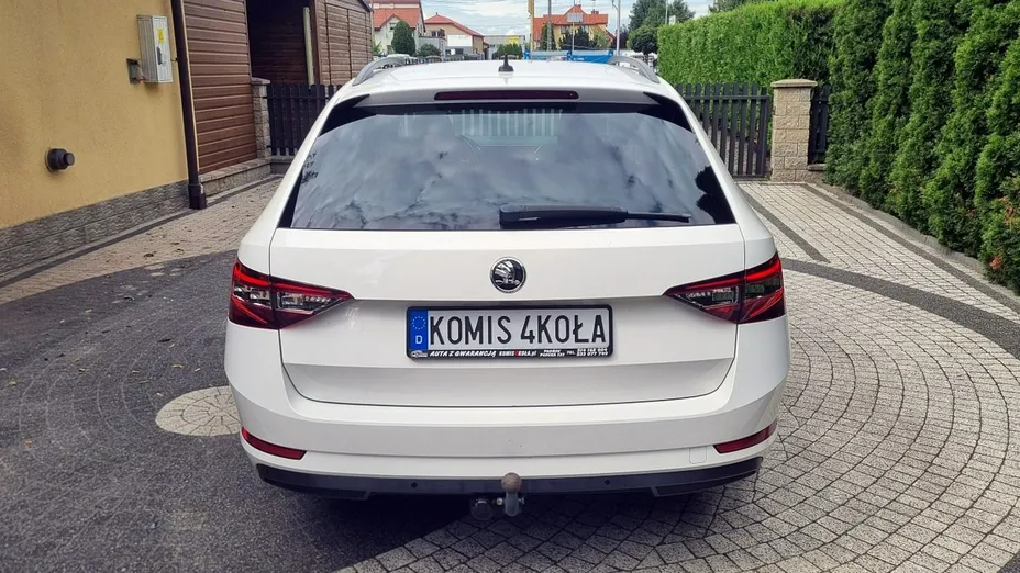 SKODA Superb -