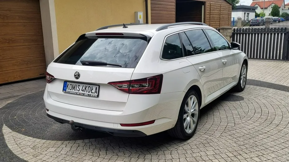 SKODA Superb -