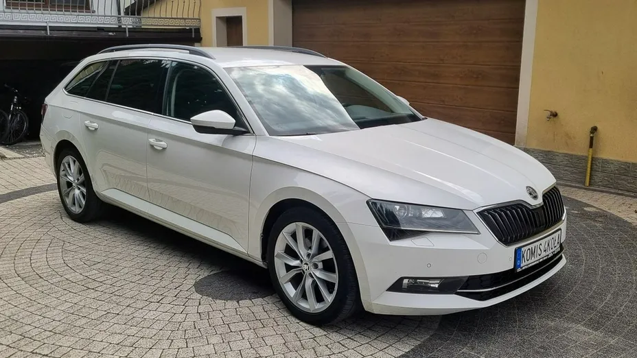SKODA Superb -