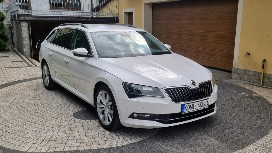 SKODA Superb -