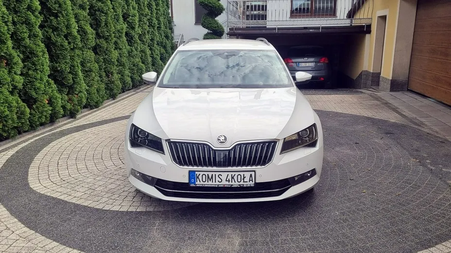 SKODA Superb -