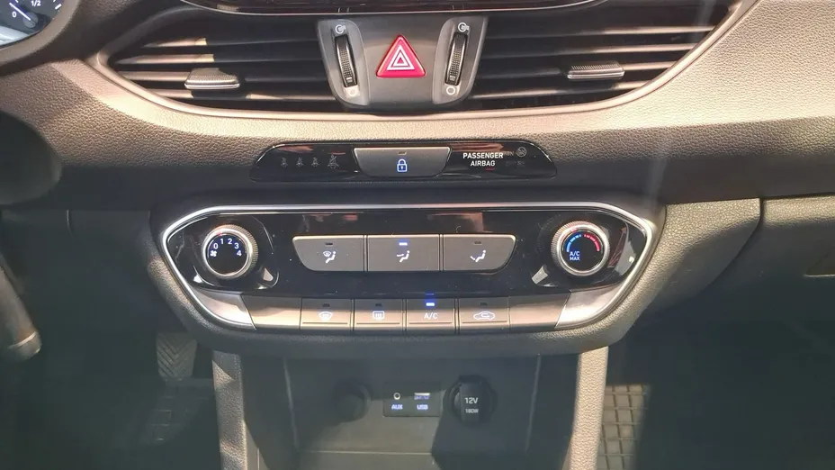 HYUNDAI i30 -