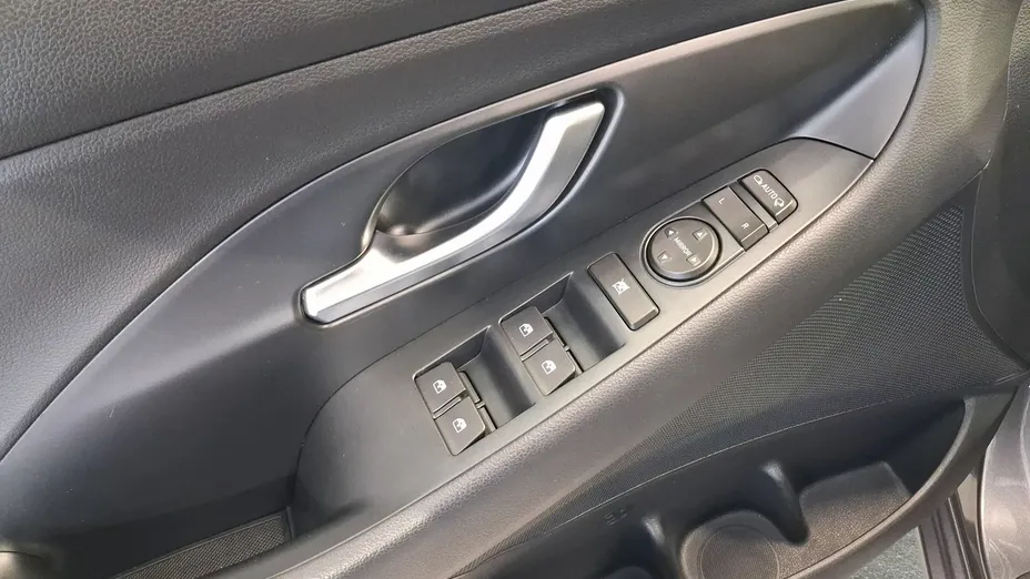 HYUNDAI i30 -