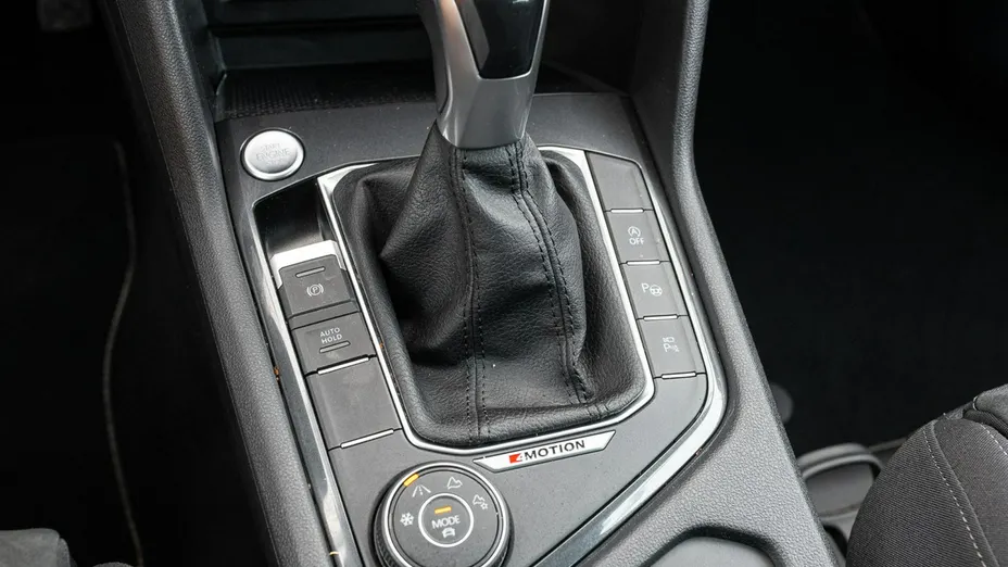 VOLKSWAGEN Tiguan -