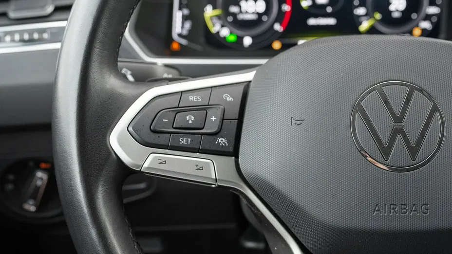 VOLKSWAGEN Tiguan -