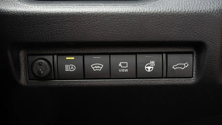TOYOTA RAV4 -