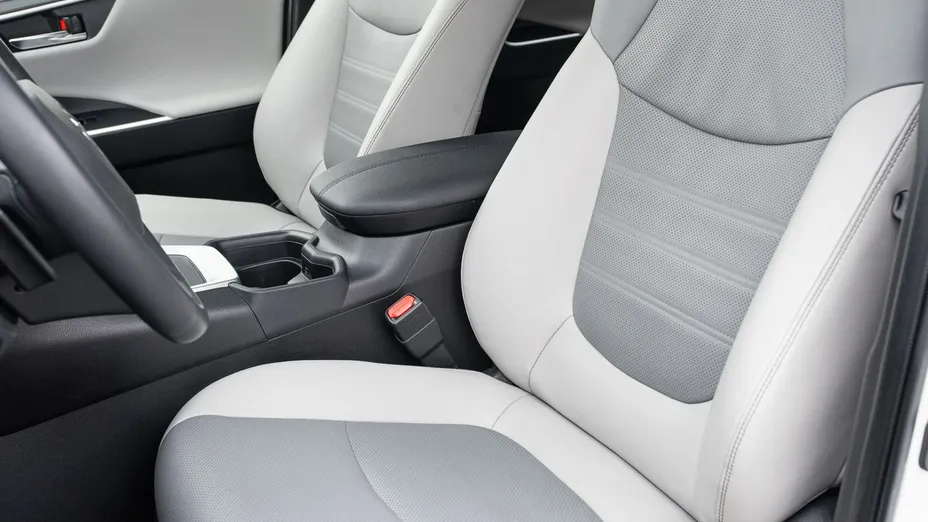 TOYOTA RAV4 -