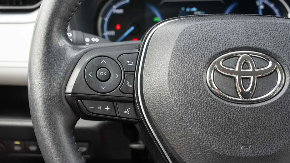 TOYOTA RAV4 -