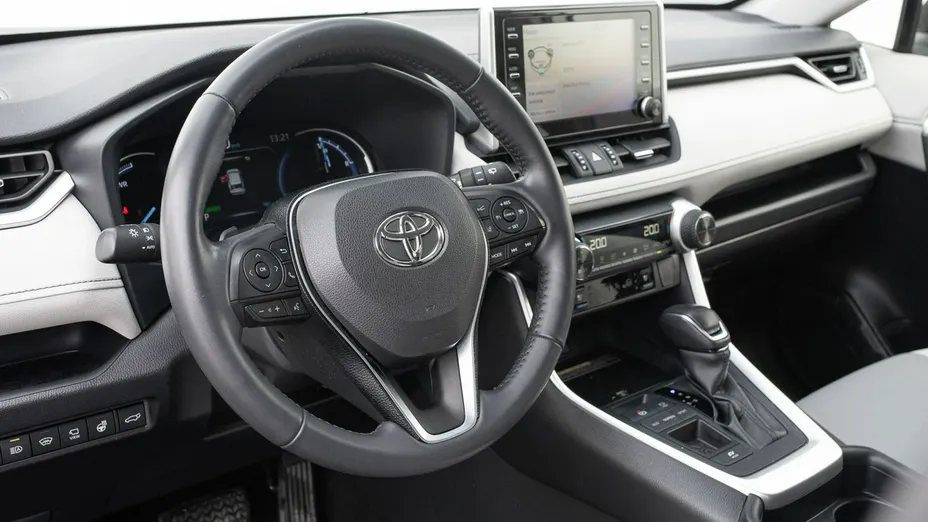 TOYOTA RAV4 -
