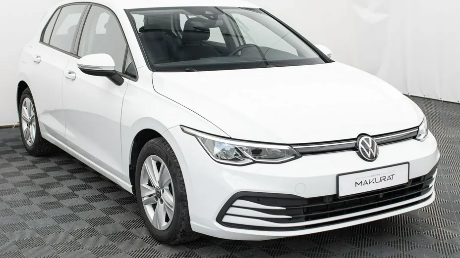 VOLKSWAGEN Golf -