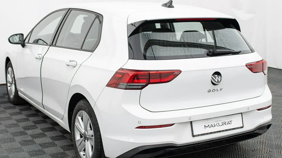 VOLKSWAGEN Golf -