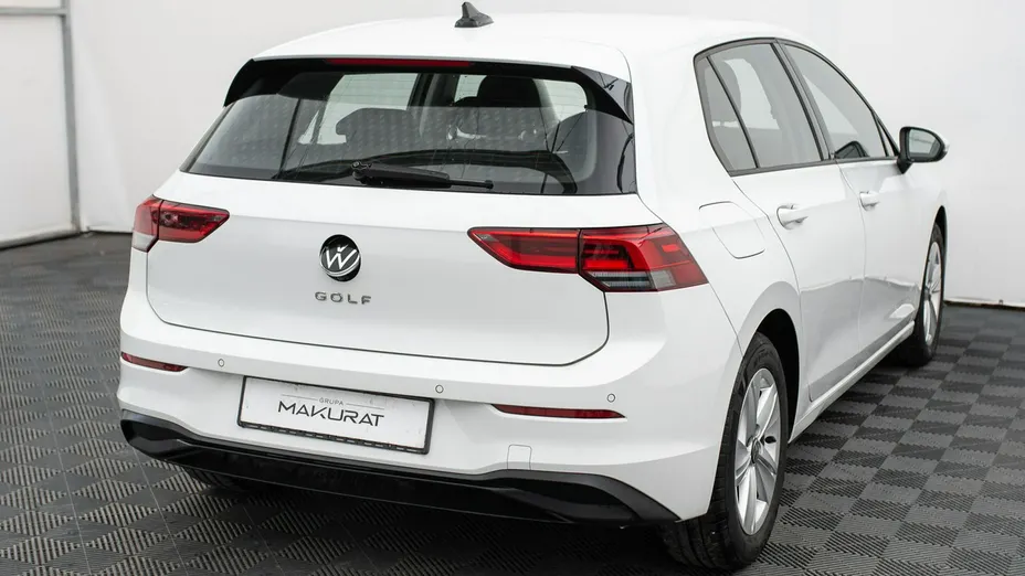 VOLKSWAGEN Golf -