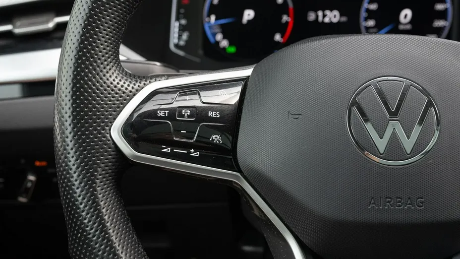 VOLKSWAGEN Arteon -