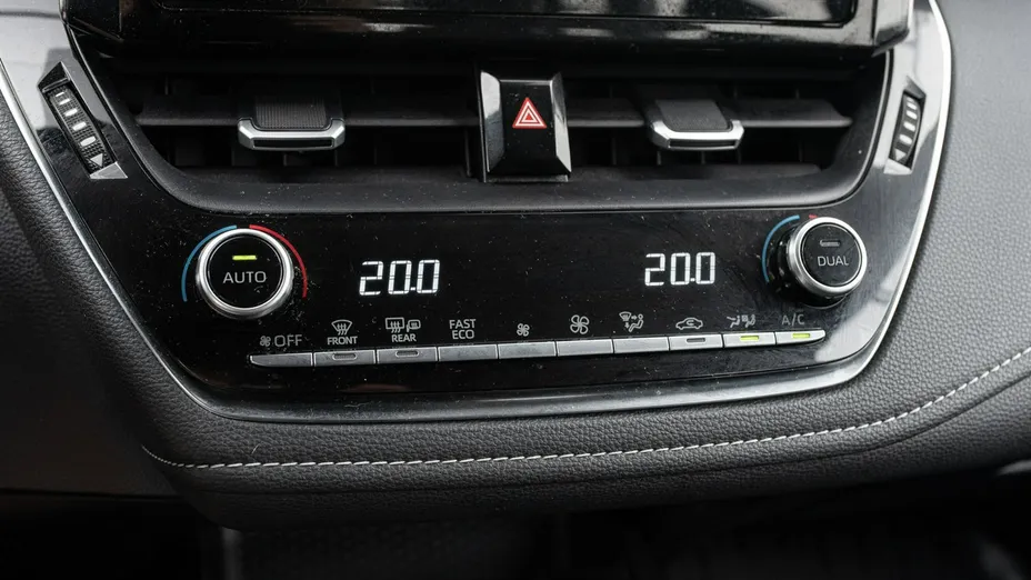 TOYOTA Corolla -