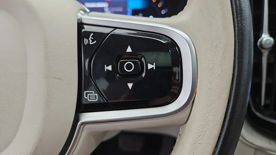 VOLVO XC60 -