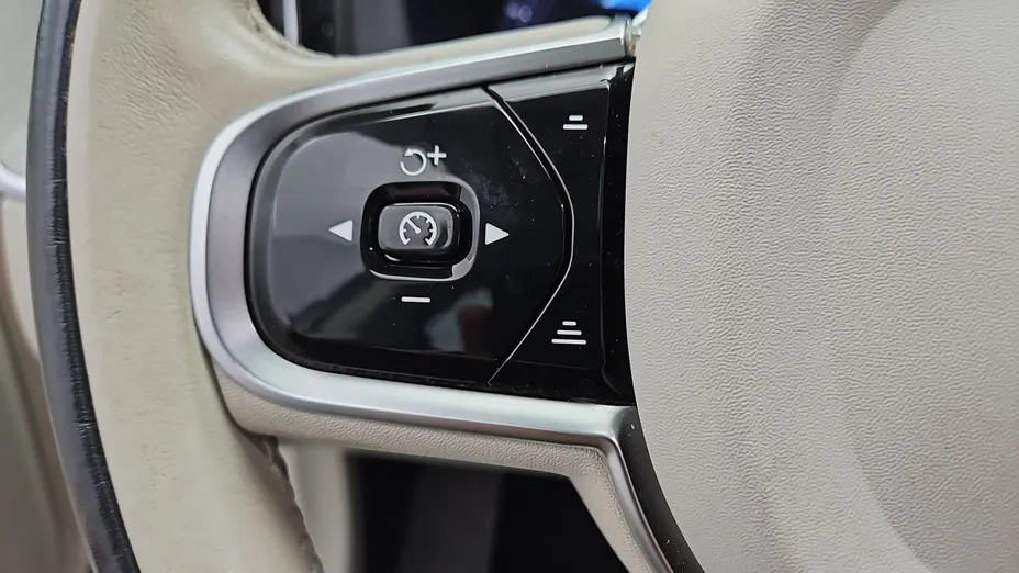 VOLVO XC60 -