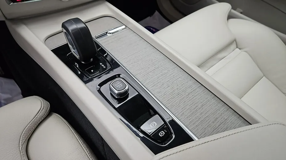 VOLVO XC60 -