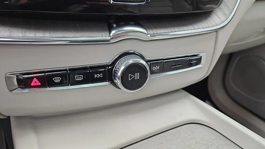 VOLVO XC60 -